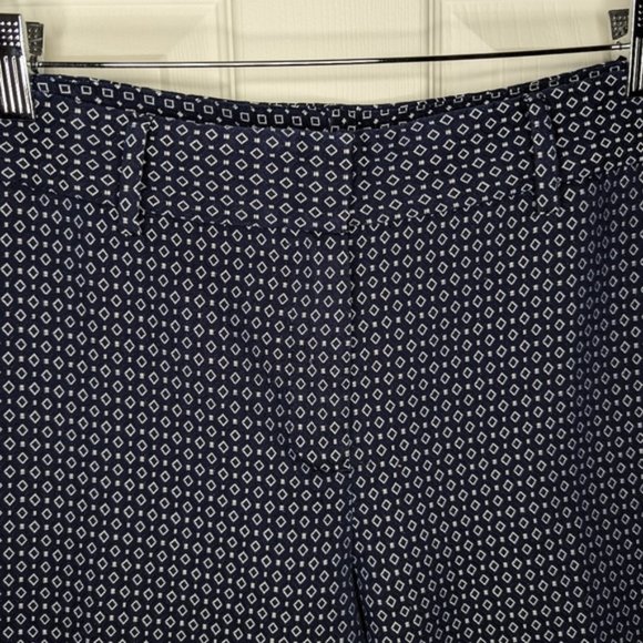 Lands' End Pants mid rise slim leg navy and white design size 18 - Picture 3 of 6